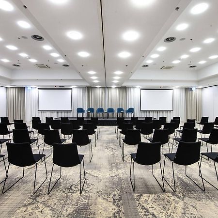 Courtyard By Marriott Warsaw Airport Hotel Exterior photo