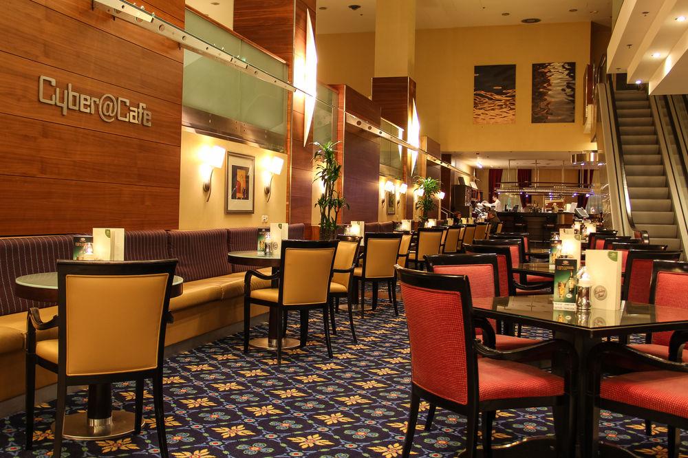 Courtyard By Marriott Warsaw Airport Hotel Exterior photo Cyber Cafe