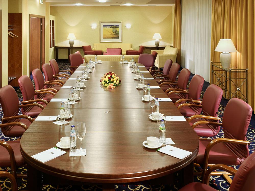 Courtyard By Marriott Warsaw Airport Hotel Exterior photo Meeting room