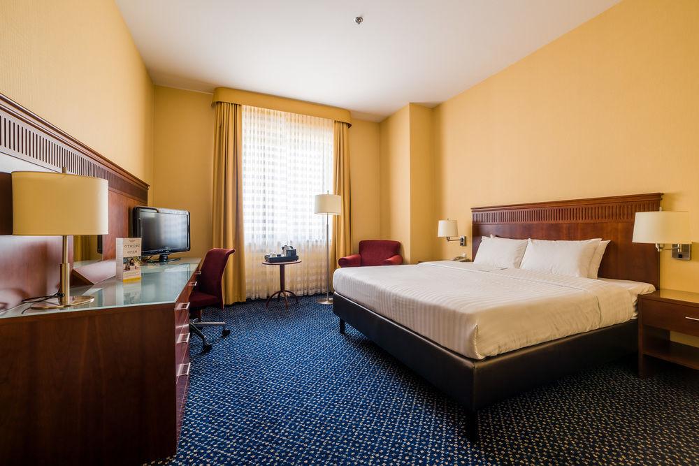 Courtyard By Marriott Warsaw Airport Hotel Exterior photo Room at the hotel