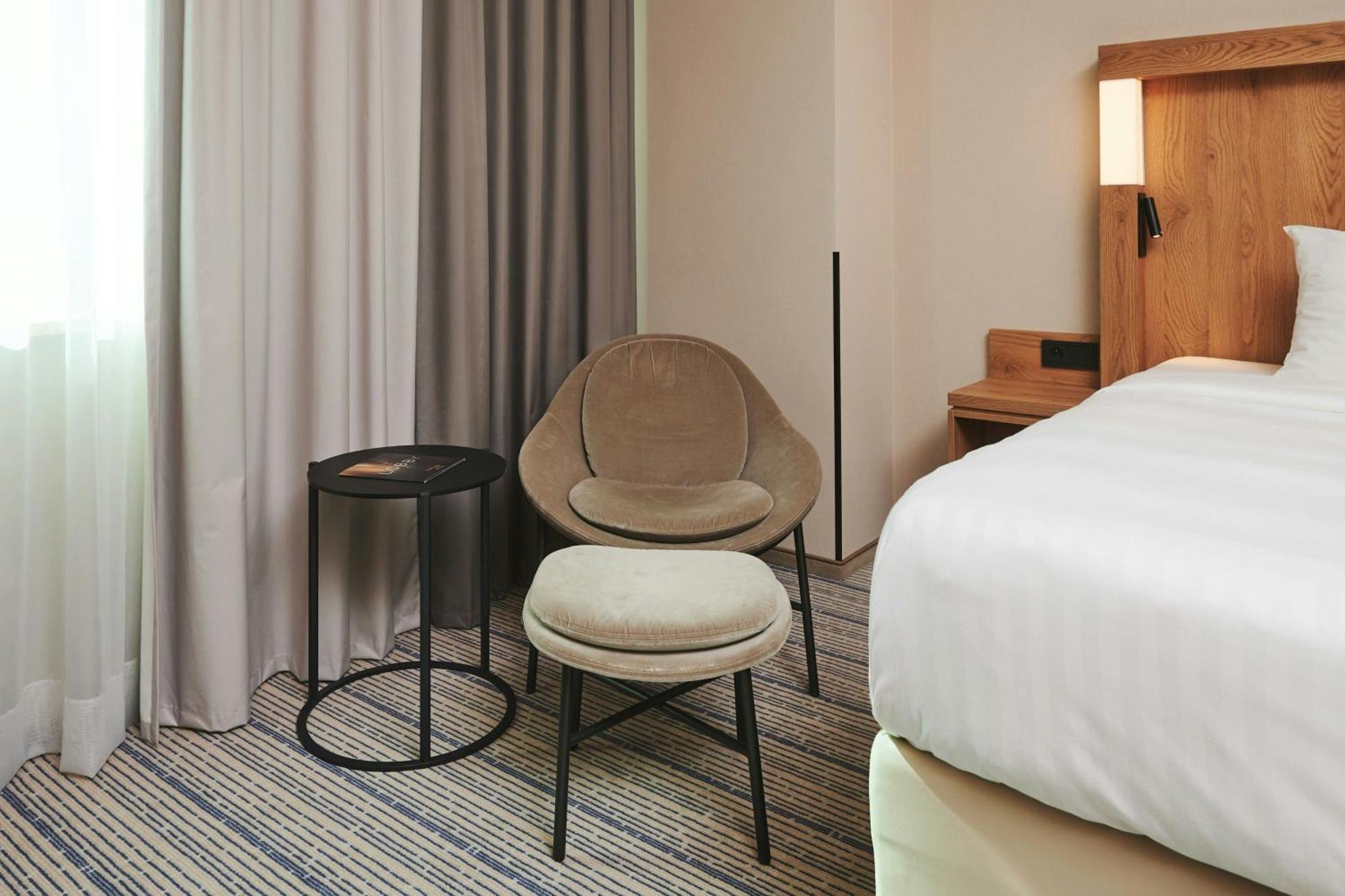 Courtyard By Marriott Warsaw Airport Hotel Exterior photo