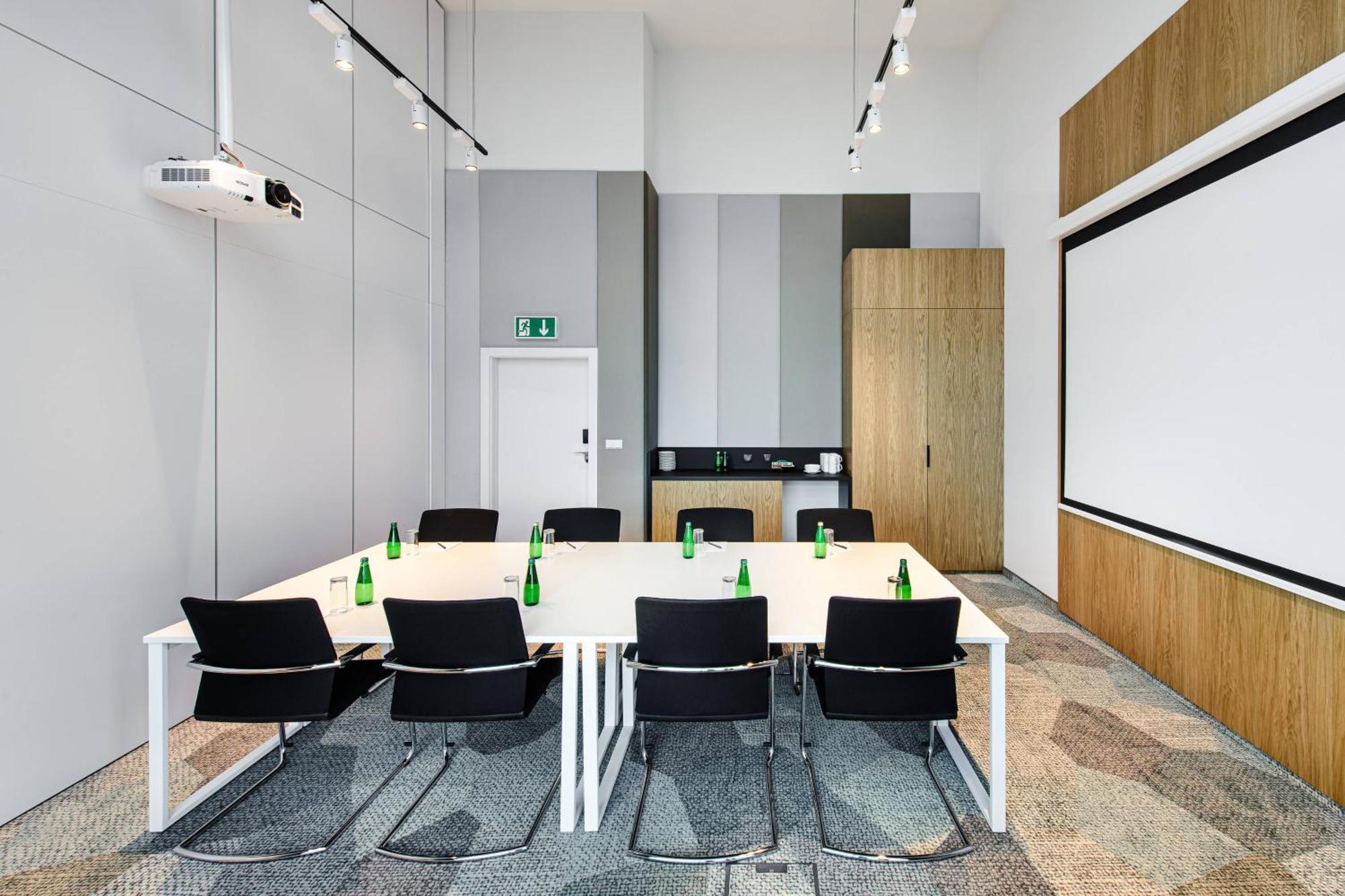 Courtyard By Marriott Warsaw Airport Hotel Exterior photo
