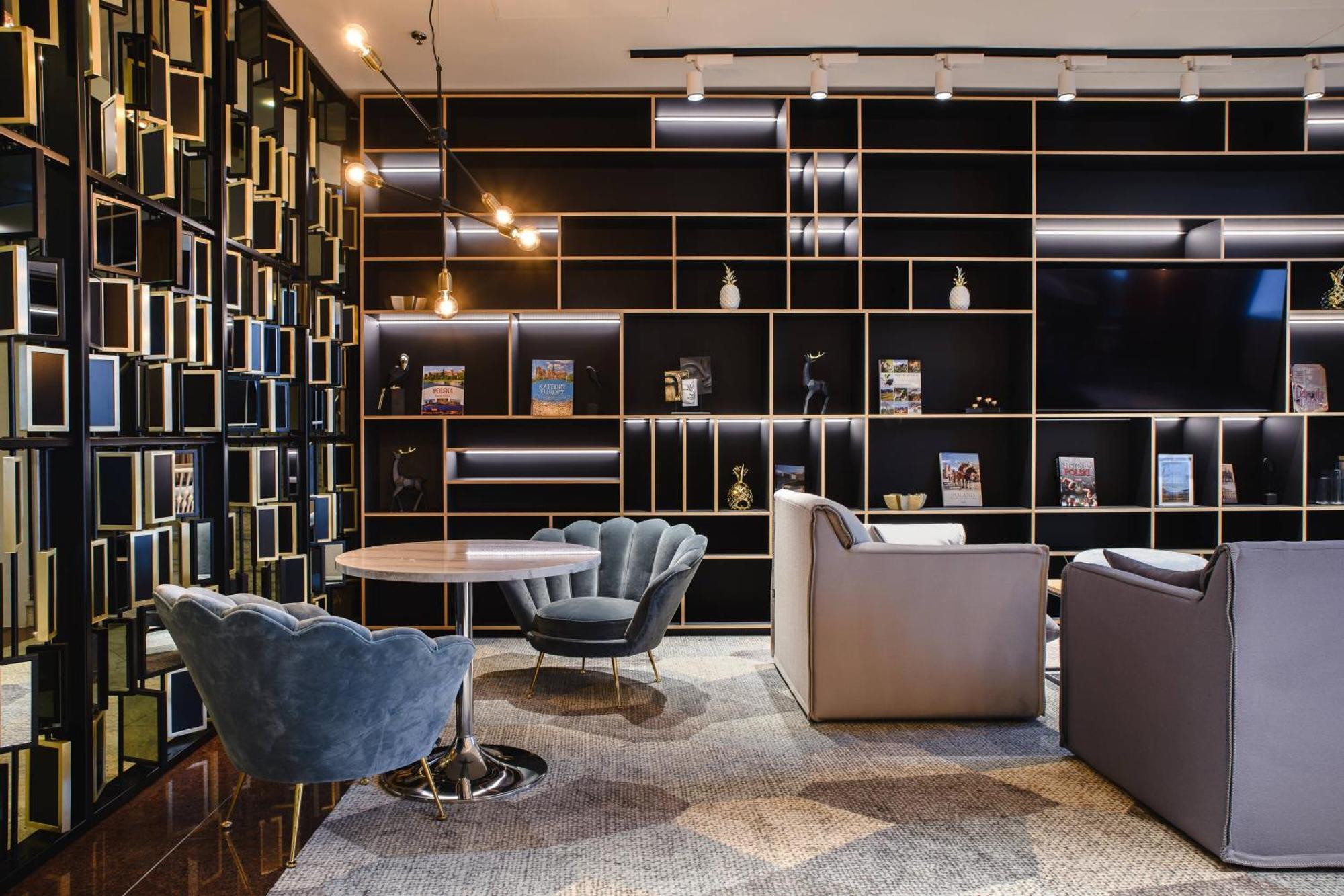 Courtyard By Marriott Warsaw Airport Hotel Exterior photo