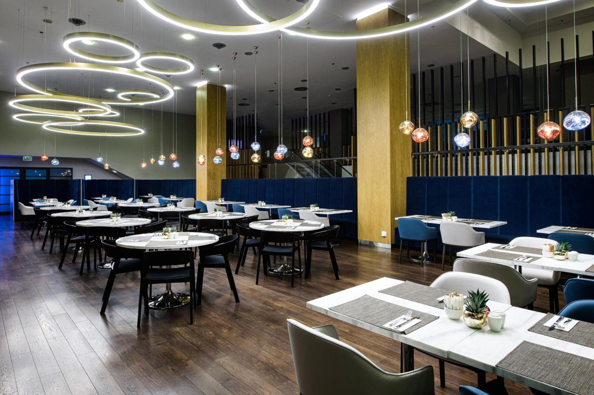 Courtyard By Marriott Warsaw Airport Hotel Exterior photo