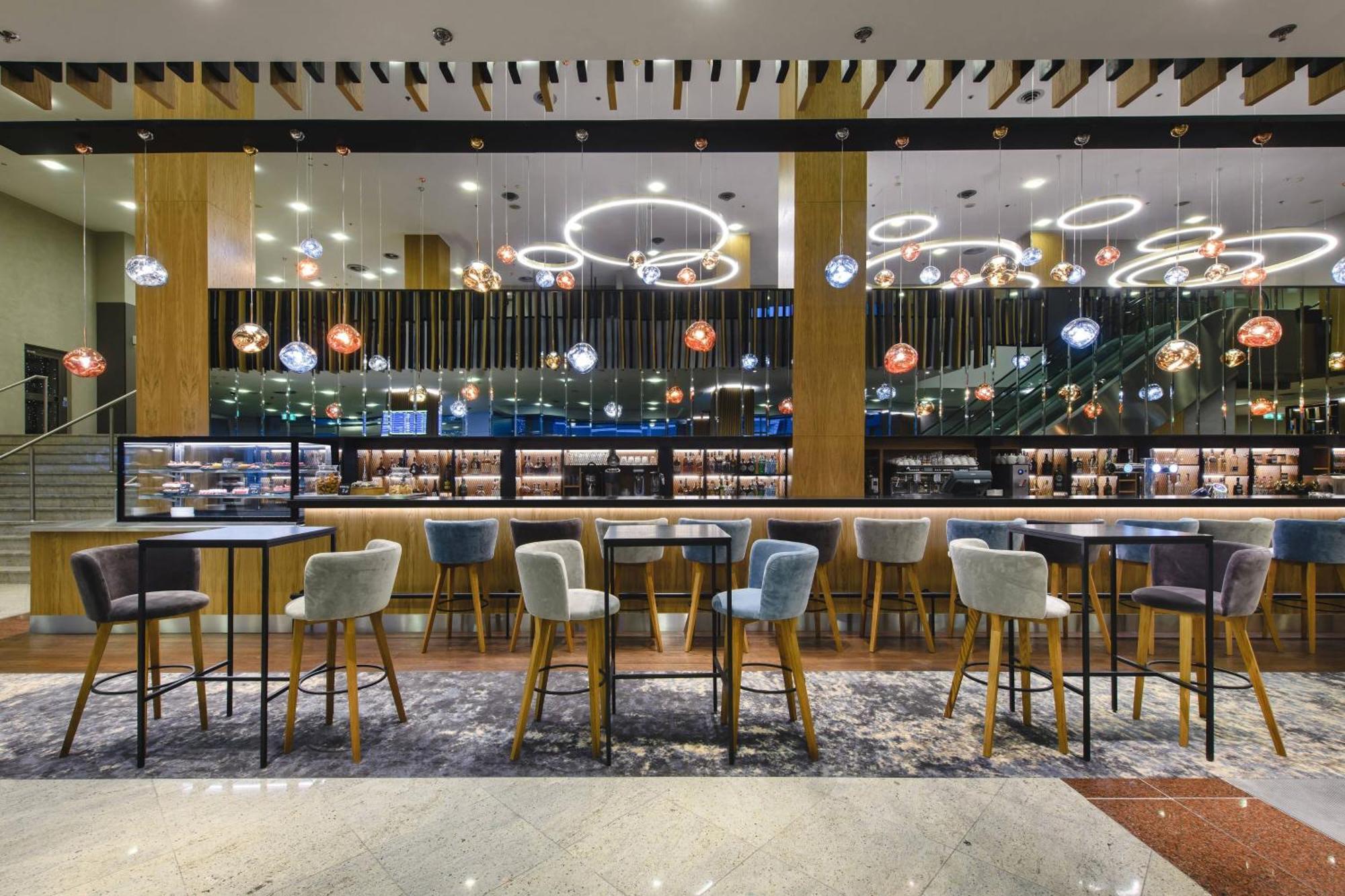 Courtyard By Marriott Warsaw Airport Hotel Exterior photo