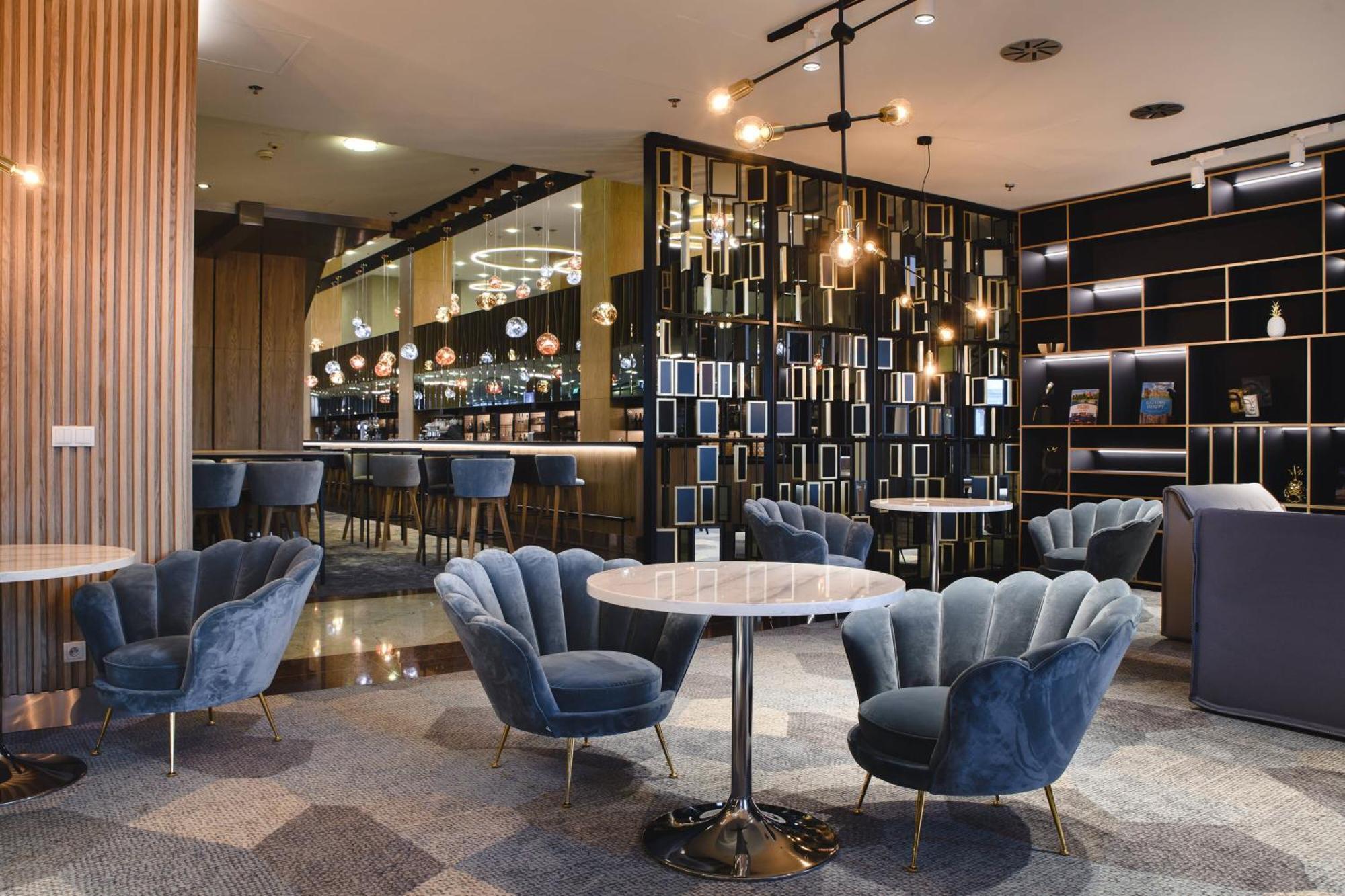 Courtyard By Marriott Warsaw Airport Hotel Exterior photo