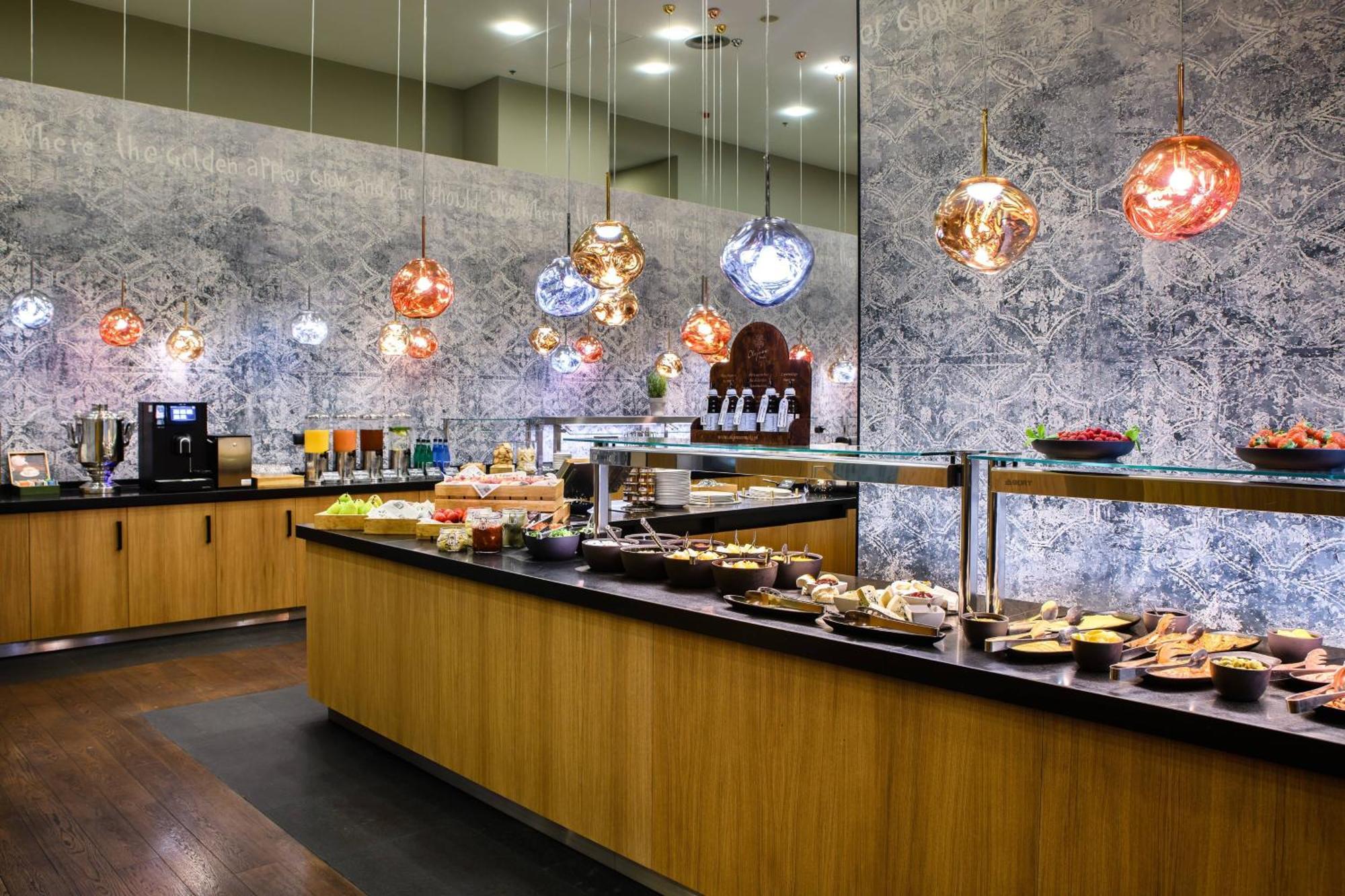 Courtyard By Marriott Warsaw Airport Hotel Exterior photo