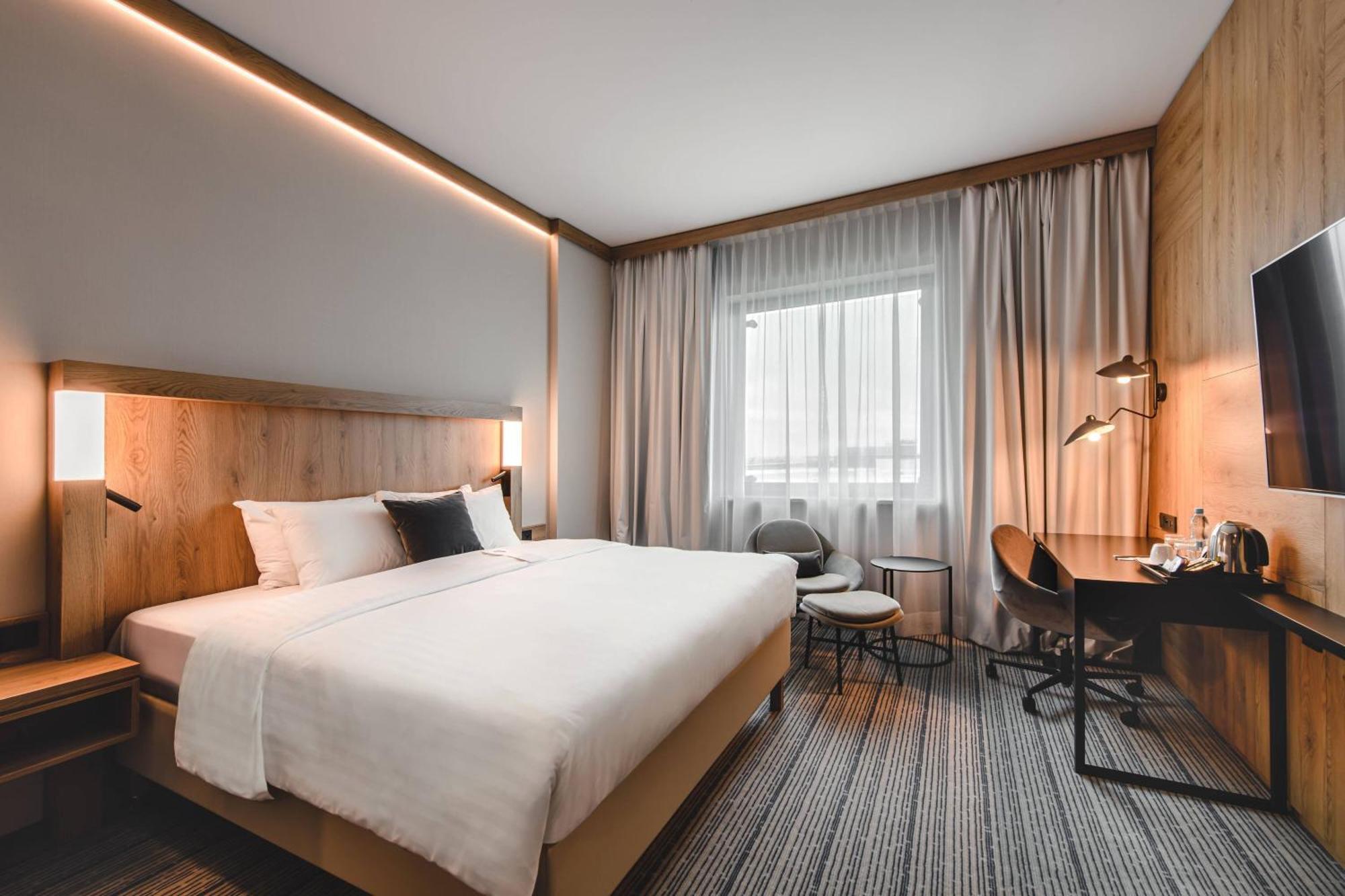 Courtyard By Marriott Warsaw Airport Hotel Exterior photo