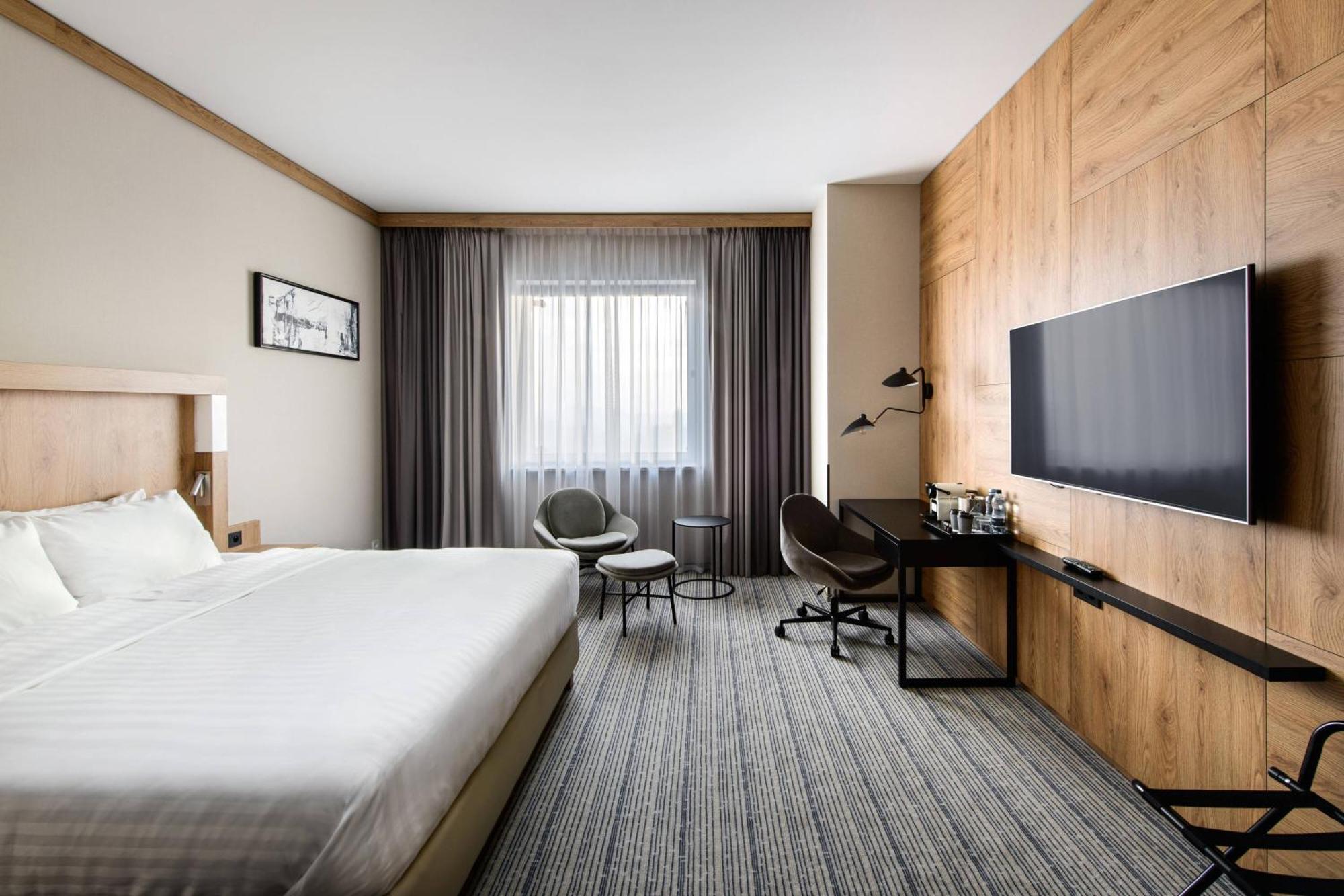 Courtyard By Marriott Warsaw Airport Hotel Exterior photo